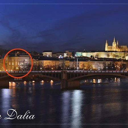 Apartman Dalia Janáčkovo nábřeží Praga Exterior foto