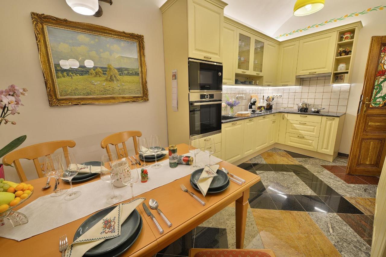 Apartman Dalia Janáčkovo nábřeží Praga Exterior foto