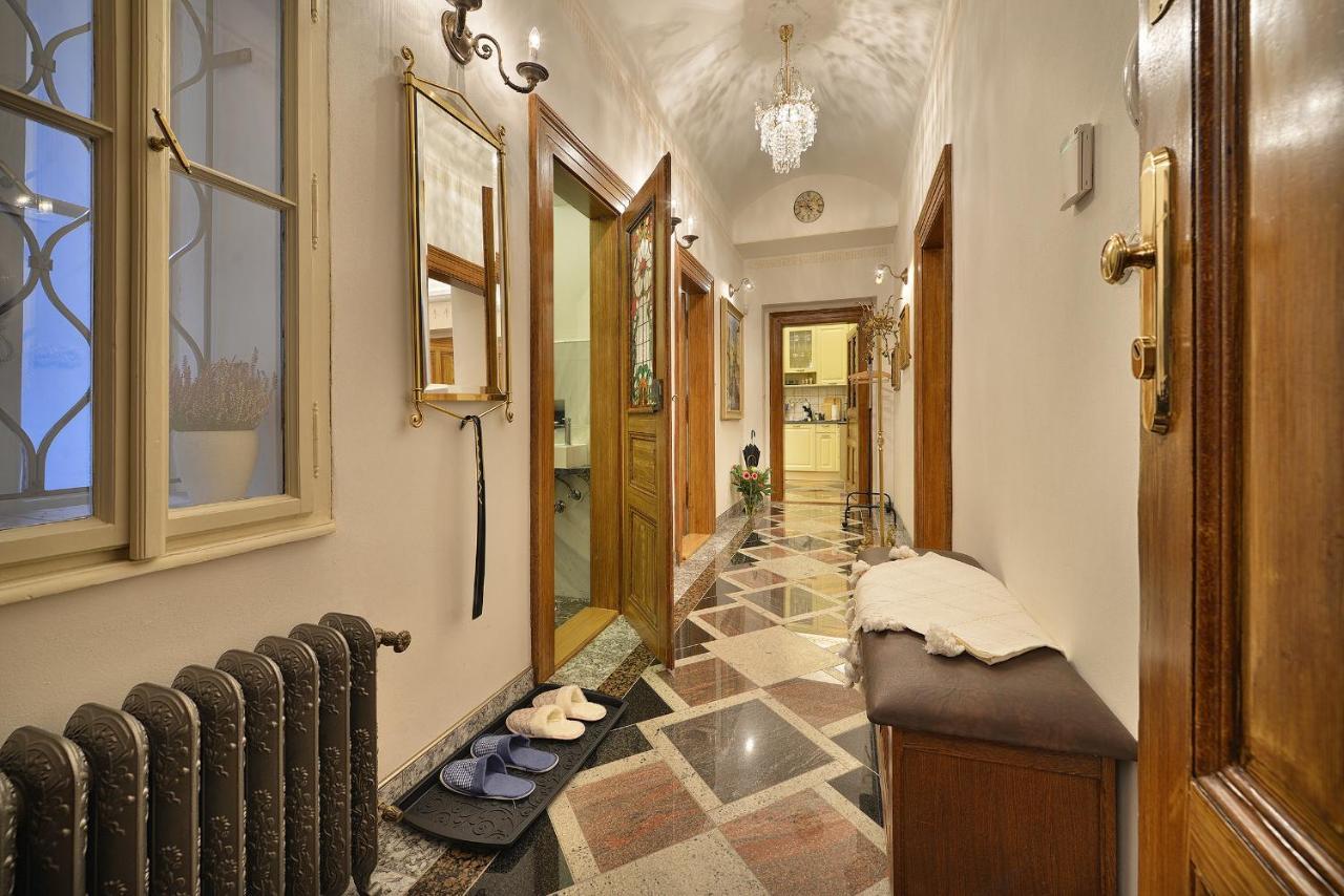 Apartman Dalia Janáčkovo nábřeží Praga Exterior foto